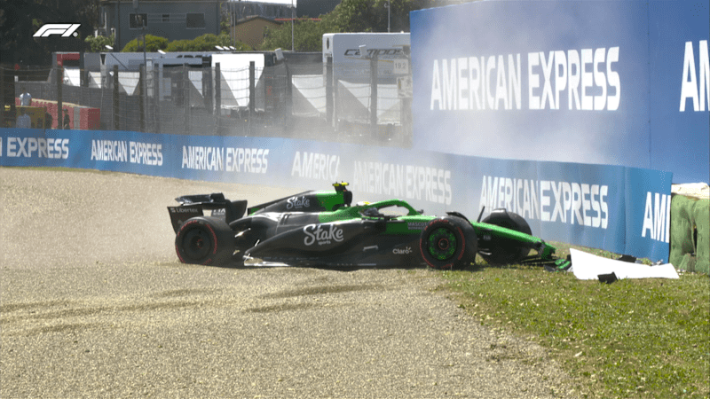 Insiden Gabriel Bortoleto (Sauber) ysng menghadirkan red  flags di Imola. (Foto: f1)