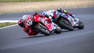 Nicolo Bulega #11 dan Toprak Razgatlioglu #1 (Foto: Aruba.it Racing)