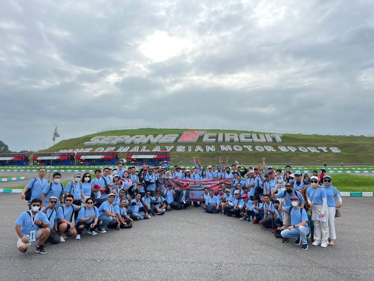 Konsumen loyal Federal Oil mendapatkan kesmpatan nonton langsung MotoGP di Sepang, Malaysia