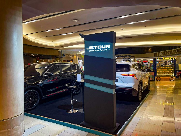 Mobil Jetour hadir di Tunjangan Plaza, Surabaya