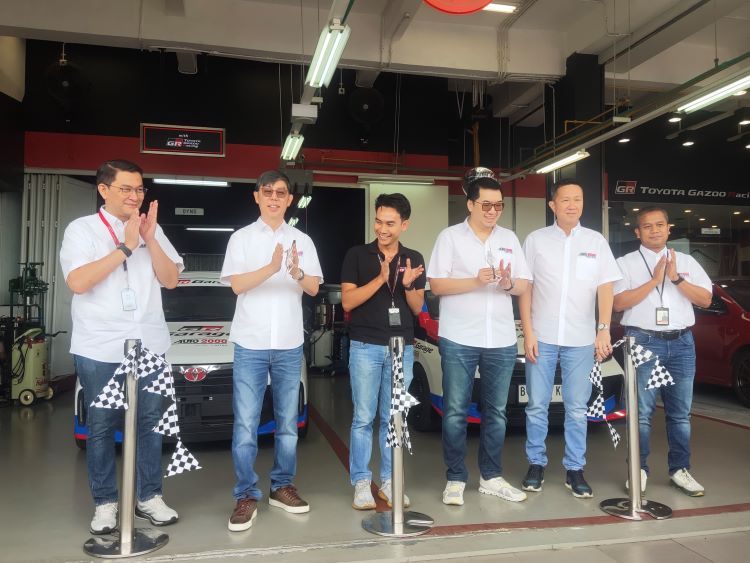 Petinggi Auto2000 saat memperkenalkan layanan baru di GR Garage di PIK 2
