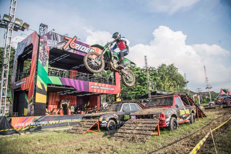 Aksi M. Zidane menaklukkan obstacle di putaran perdana Trial Game Dirt 2025 di Semarang