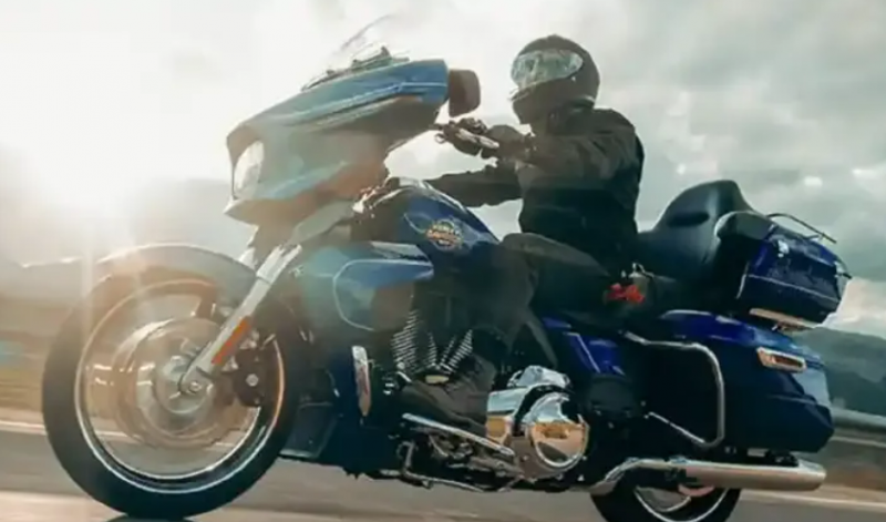 Bentrok Dua Legenda Touring Premium: Harley-Davidson Street Glide Ultra vs Honda Gold Wing 50th Anniversary