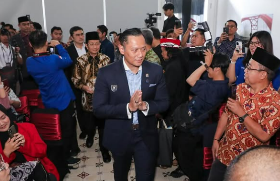 Truk Listrik Dapat Insentif? Ini Peluang Baru bagi Pengusaha Logistik di Tengah Tekanan Emisi