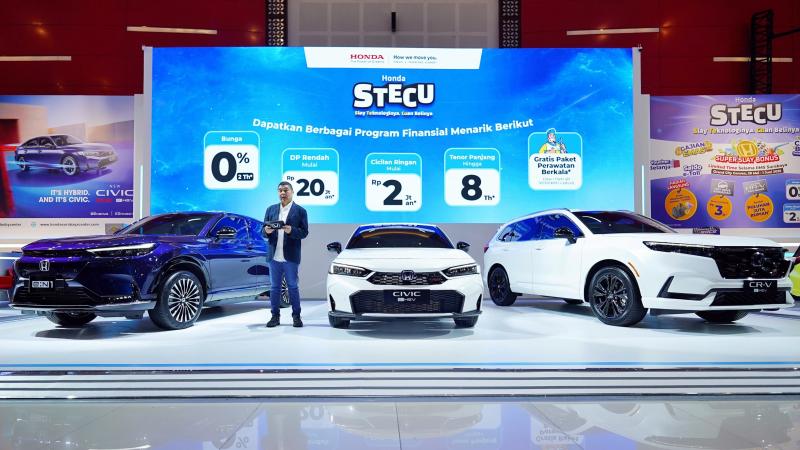 Kehadiran Perdana Honda Civic RS e:HEV di IIMS Surabaya 2025