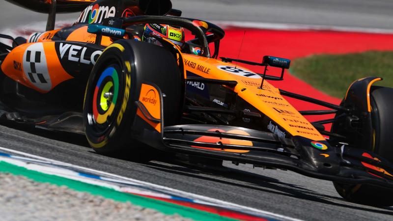 MCL39 dengan sayap depan yang berubah, tetap berjaya sejauh ini. (Foto: getty-f1)
