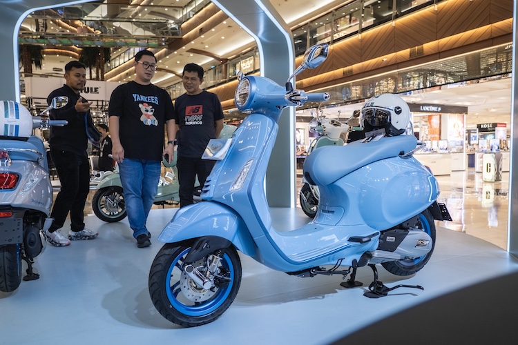 Tampilan memikat salah satu model terbaru Vespa di Pondok Indah Mall, Jakarta