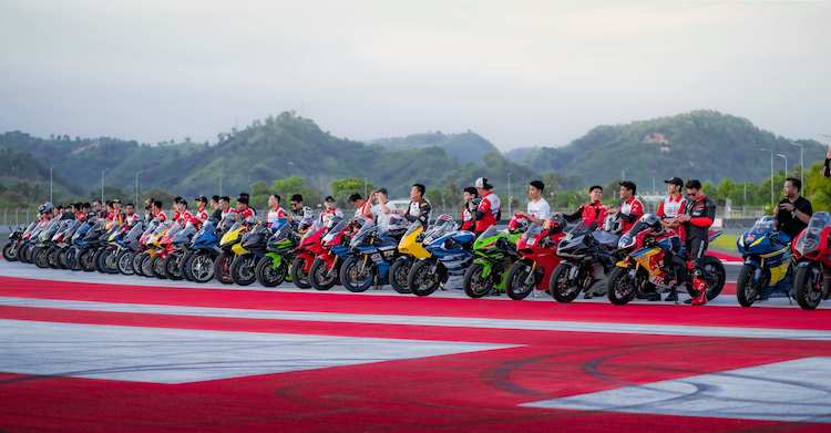 Peserta acara Track Day, Mandalika yang langsung mencoba sensasi ban baru Michelin