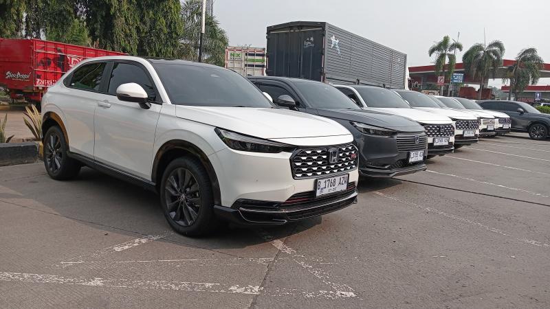 Sebagian unit New HR-V e:HEV yang langsung digeser jurnalis ke Anyer seusai launching di Jalarta. (Foto: mobilinanews)