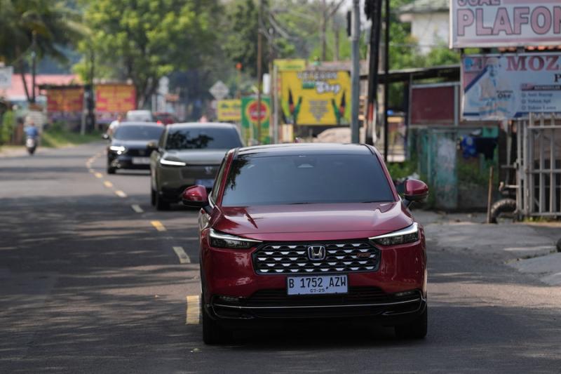 Tanjakan-tanjakan panjang  jalur Carita - Pandeglang, terlalu mudah buat New HR-V e:HEV.