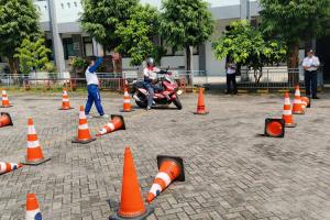 Banyak Kecelakaan Bermotor, Wahana Makmur Sejati Aktif Edukasi Keselamatan Berkendara untuk Pelajar   