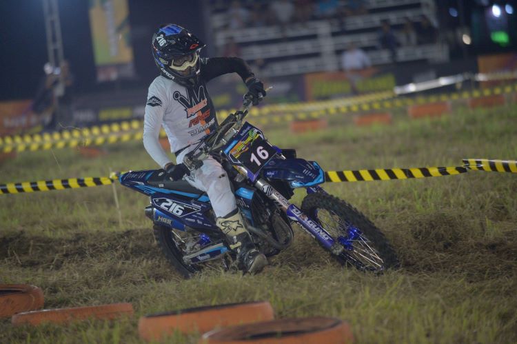Aksi Kroser Ananda Rigi (16) di ajang Trial Game Dirt 2025 Sidoarjo 