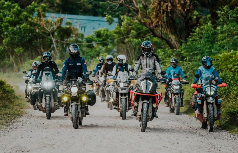 Member GSrek Indonesia menikmati perjalanan mengeksplorasi Pulau Sulawesi 