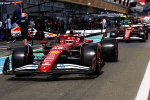 F1 2025 Austria: Ferrari Sedang Disorot. Sayang, Mereka Berlaga Tanpa Fred Vasseur di Pitwall