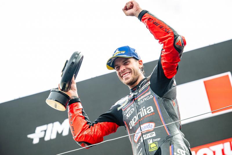 Pembalap Aprilia Marco Bazzecchi merayakan podium setelah balapan di Assen