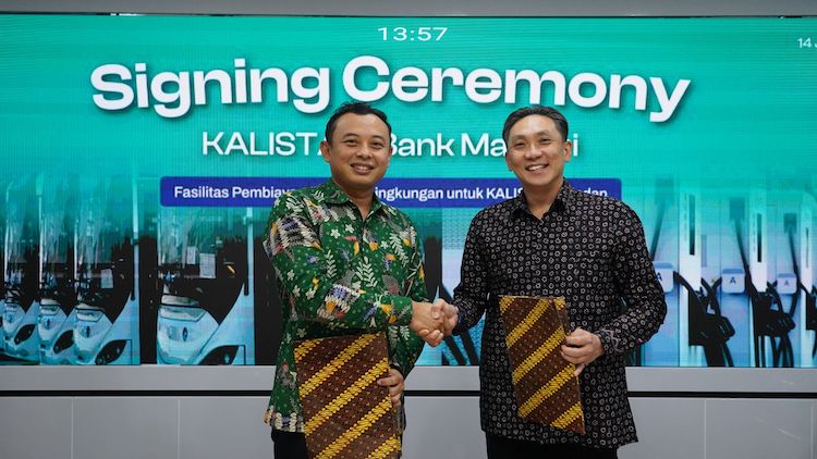 Petinggi Kalista dan Bank Mandiri menandatangani kesepakatan untuk mendorong ekosistem kendaraan listrik di Tanah Air