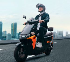 Insentif Motor Listrik 2025 Dorong Penjualan Buka Akses untuk Kalangan Bawah