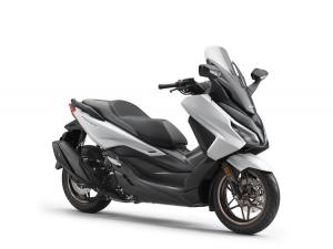 Honda Forza Tampil Berkelas dengan Panel Meter TFT Baru dan Warna Eksklusif   