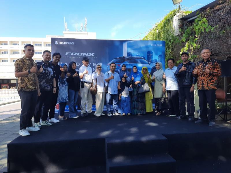 Elang Perkasa Motor Handover 10 Unit Suzuki Fronx ke Pemilik di Padang