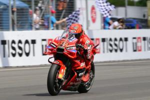 MotoGP 2025 Rep.Ceko: KTM Double Podium, Marc Marquez Lolos Dari Penalti