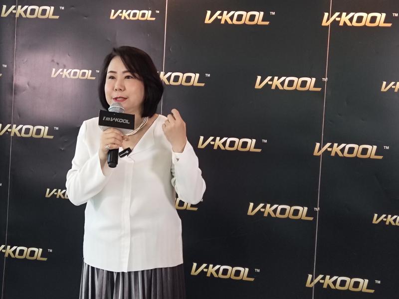 Vice President PT V-KOOL Indah Lestari, Linda Widjaja saat konpres perjalanan 30 tahun V-Kool Indonesia 