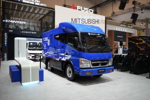 Dukung Transportasi Bersih, Fuso Hadirka Ekosistem Truk Listrik eCanter di GIIAS 2025