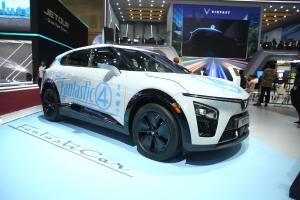 VinFast Hadirkan VF7 Edisi Disney, Ada Fantastic 4 dan Lilo and Stitch di GIIAS 2025