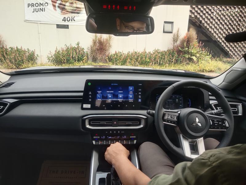 Kabin Mitsubishi Destinator dengan fitur lengkap untuk kenyamanan penumpang 