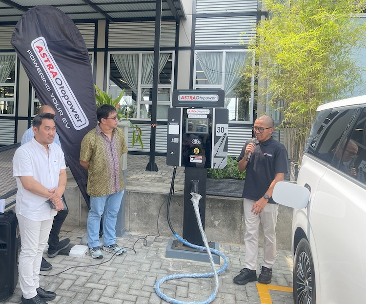 Astra Otopower hadirkan alat pengeceasan mobil listrik (SPKLU) di Pekanbaru