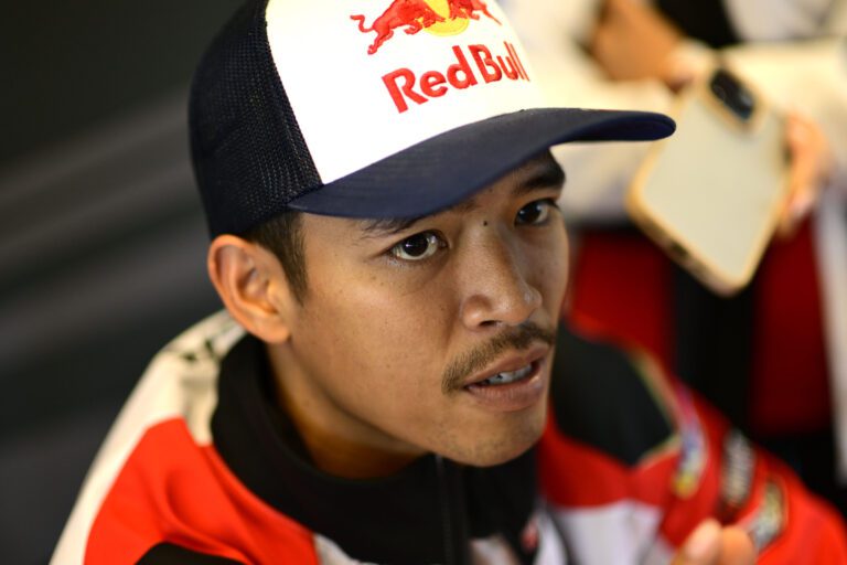 Somkiat Chantra (LCR Honda), gagal jalani debut di MotoGP 2025. (Foto:GmG-bikesport)