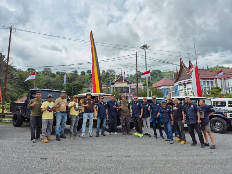 Komunitas Toyota Land Cruiser Indonesia Padang Merayakan Hari Kemerdekaan Republik Indonesia.