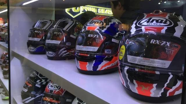 Deretan helm Arai, yang menjadi safety gear premium yang dijual Prime Gears