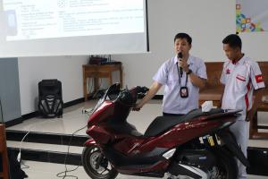 Astra Honda Bareng Wahana Sharing Teknologi Honda PCX 160 RoadSync kepada Siswa SMKN 5 Kabupaten Tangerang