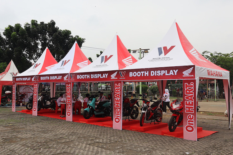 Deretan Booth Wahana Honda yang mendisplay berbagai jenis motor Honda