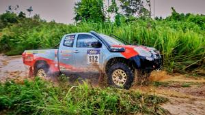 Lody Natasha dan Sasty Laksamana, Duo Srikandi Reli Indonesia, Juarai AXCR 2025