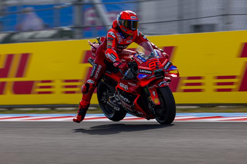 Marc Marquez dalam perjalanan menyamai rekor Valentino Rossi. (Foto: ducati)