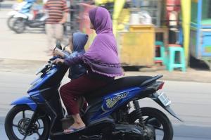 Bonceng Anak di Depan Motor Berbahaya, Ini Kata Instruktur Safety Riding Wahana Honda!