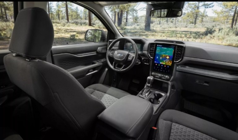 Interior Ford yang dipenuhi dengan fitur canggih untuk mendukung kenyamanan berkendara 