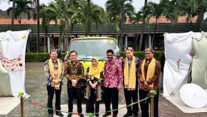 Dukung Pendidikan Vokasi, Hino Serahkan Satu Unit Truk  untuk SMKN 2 Tangerang untuk Bahan Praktik