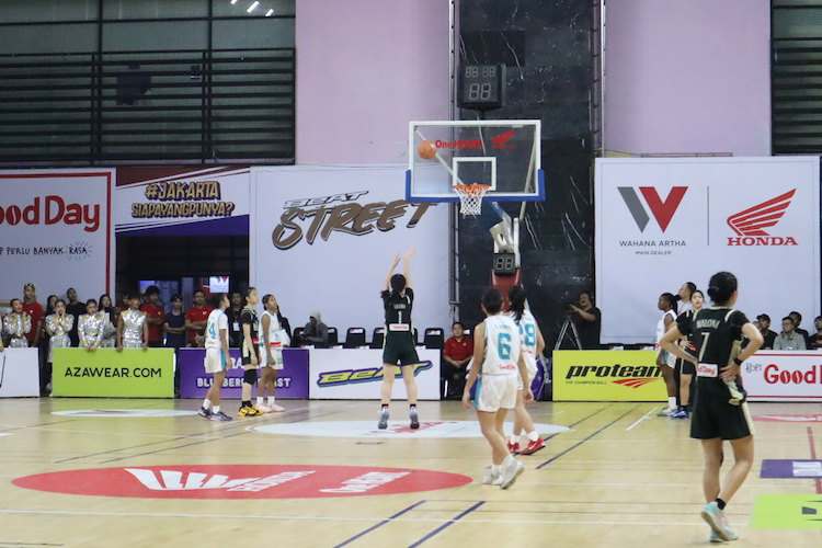 Keseruan final category puts turnament Developmental Basketball League (DBL) di Cempaka Putih, Jakarta