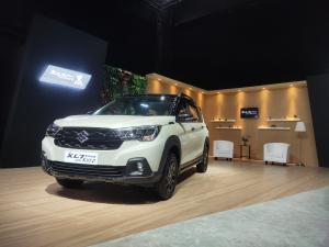 Suzuki Resmi Meluncurkan XL7 Hybrid Alpha Kuro, Tampil Lebih Macho untuk Keluarga Petualangan