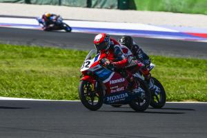 Tampil Impresif, Pebalap Astra Honda Dominasi Podium 600cc di Mandalika   