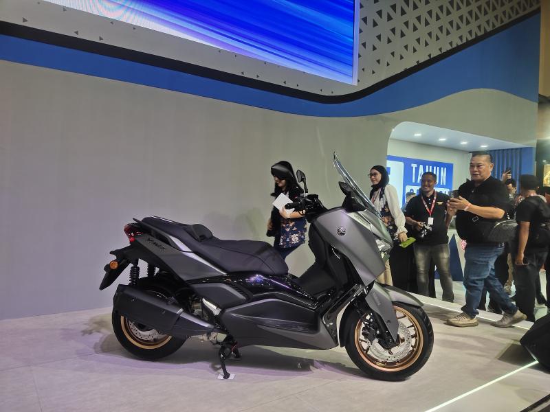 Tampilan motor Yamaha XMAX Connected TechMAX yang diluncurkan di IMOS 2025
