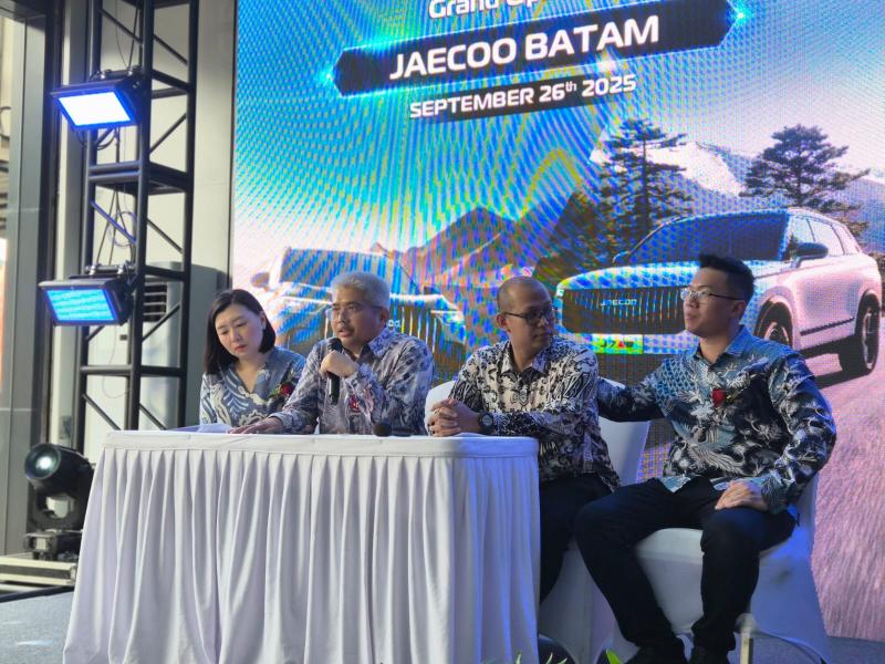 Petinggi JAECCO dalam konferensi pers saat peresmian dealer baru di Batam