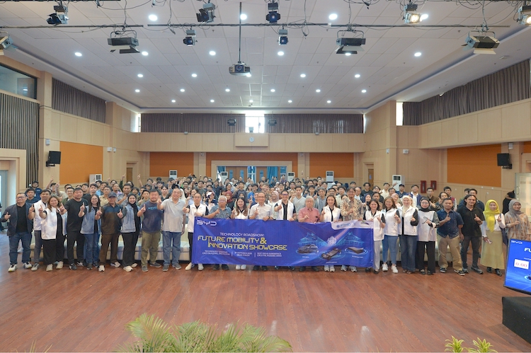 Semangat para peserta Technology Roadshow BYD di ITB, Bandung