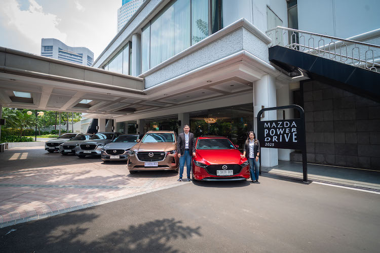 Peringgi Mazda Indonesia bersama unit premium dalam ajang Mazda Power Drive 2025