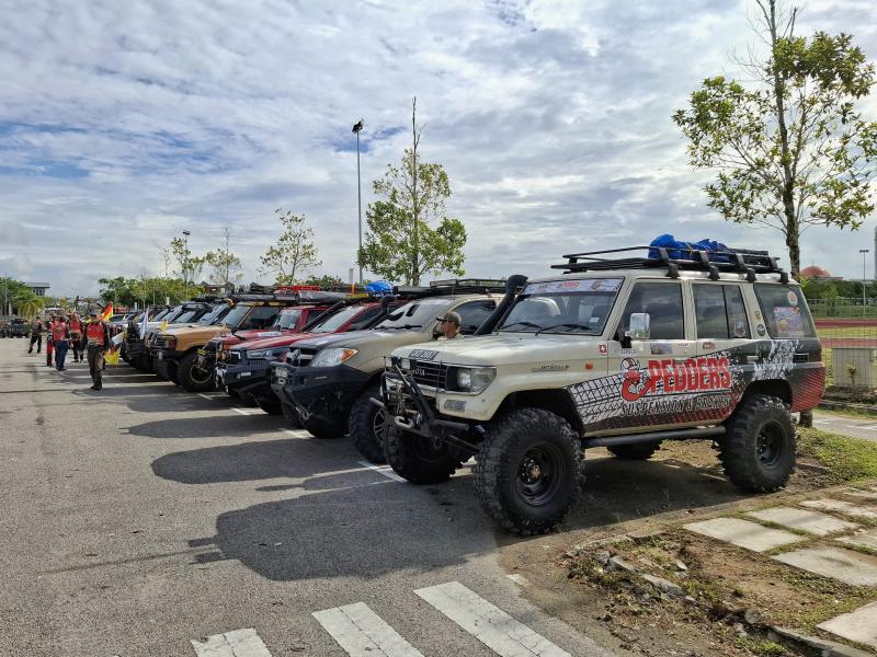 Jejeran 187 mobil pacuan peserta The 8th Sarawak International Jamboree 2026. (Foto: abree)