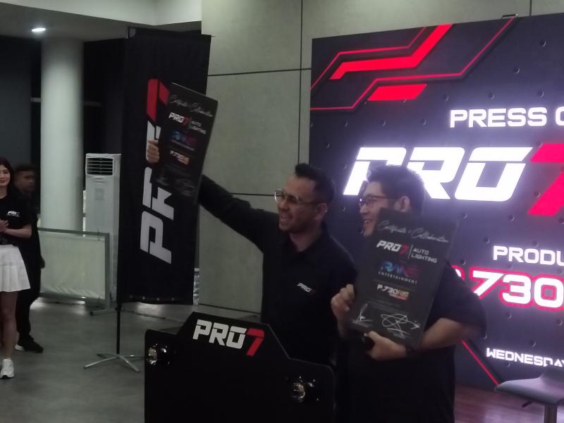 Raffi Ahmad dan partner mendukung peluncuran Headlamp P730RS di BSD City, Tangerang 