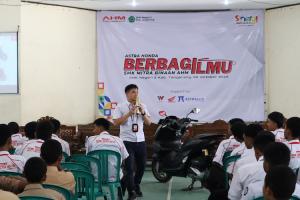 Program Astra Honda Berbagi Ilmu Sambangi SMK Negeri 2 Kabupaten Tangerang, Bedah Teknologi PCX 160 Baru