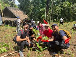 FIFGROUP Bangun UKS di SDN 2 Bojongmenteng dan Tanam 360 Pohon di Lebak, Banten